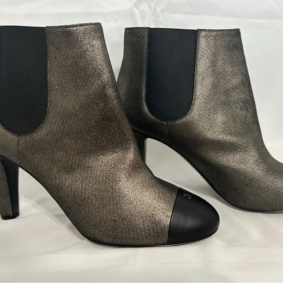 CHANEL Metallic Black Gold Bronze
Black Nubuck Cap Toe Mid Heel Ankle W 39 1/2 - Picture 4 of 8